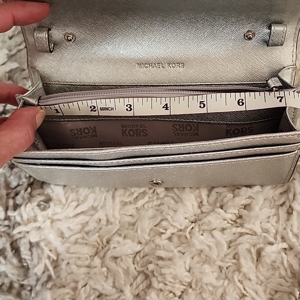 Michael Kors wallet with shoulder strap - Picture 11 of 11